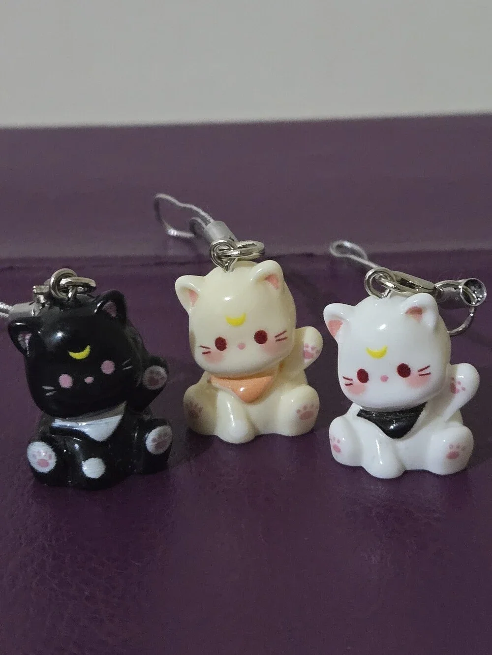 Cute Cat Phone Charm - Black Cream, Or White